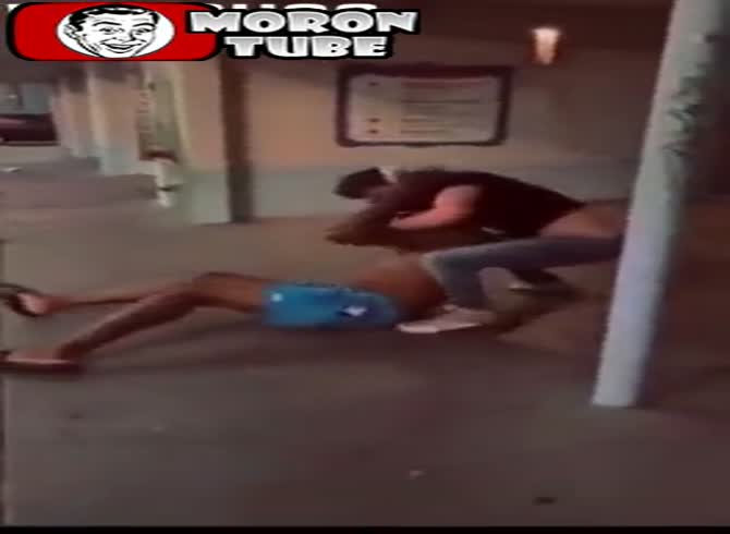 Video :He faces a smaller-than-hell MMA specialist, but beware